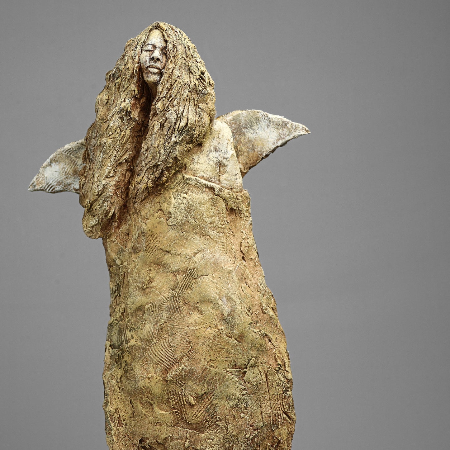 Burza włosów ze skrzydłami