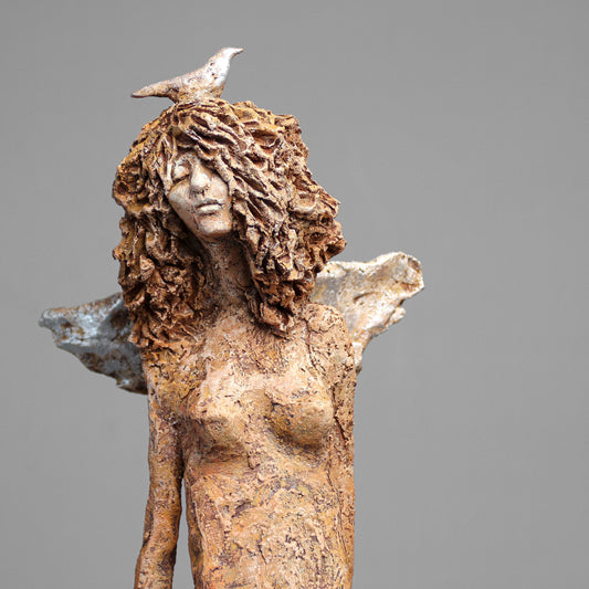 Ptaszek w anielskim otoczeniu