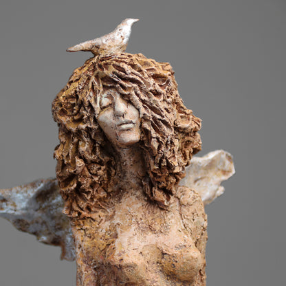 Ptaszek w anielskim otoczeniu