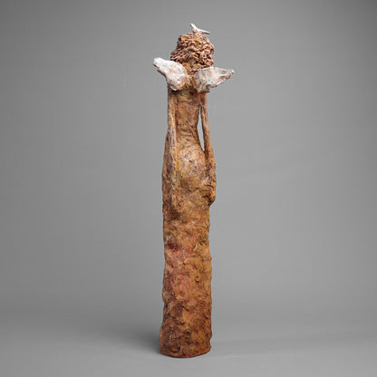 Ptaszek w anielskim otoczeniu